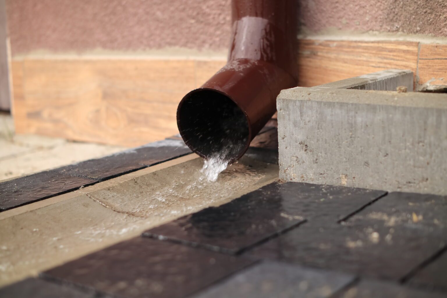 A Guide to Commercial Roof Drainage Systems | Heidler Roofing Blog